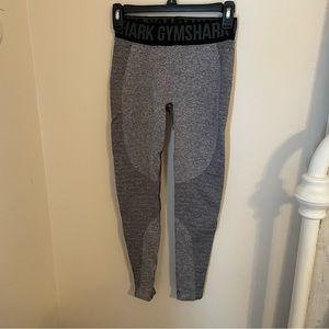 Gymshark mid-waist leggings size: Small